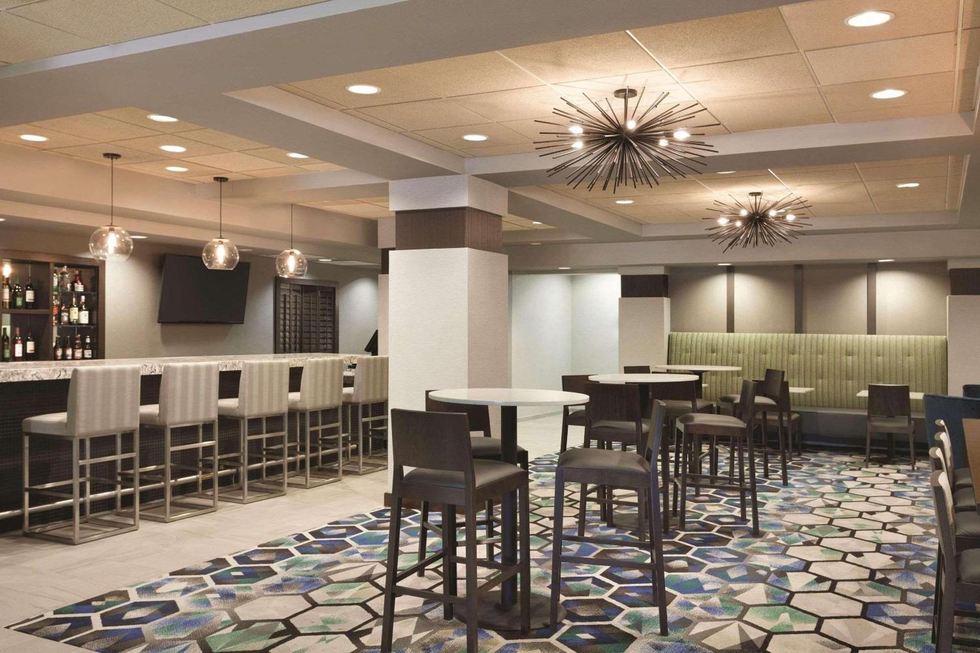 Pace Hotel Addison Exterior photo